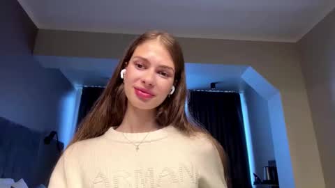 Snapshot of farahgramm chatting on 10.24.25 Luna online show from 10.24.25