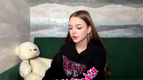 Anna Scovich online show from 11.05.25