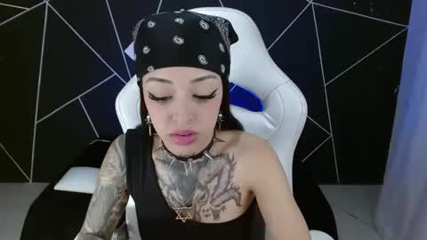 Snapshot of farichell chatting on 10.23.25 fari online show from 10.23.25