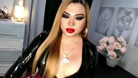 Snapshot of fascinating_ts_vana chatting on 06.30.26 vana online show from 06.30.26