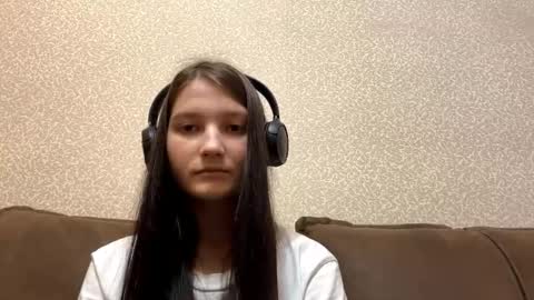 Snapshot of faustinabartosh chatting on 10.20.25 Aurora 18yo online show from 10.20.25