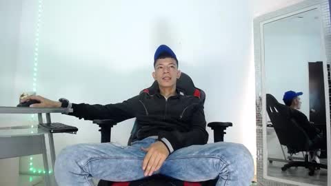 Favel Gomez online show from 12.23.24