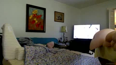 Fee Free To Smile online show from 04.06.26