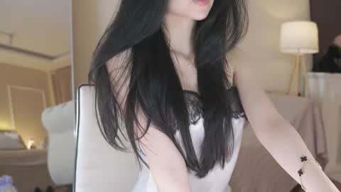 Snapshot of feel_me_00 chatting on 10.17.25 feel_me_00 online show from 10.17.25