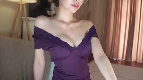 Snapshot of feel_me_00 chatting on 11.11.25 feel_me_00 online show from 11.11.25