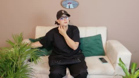 Feelena online show from 09.19.25