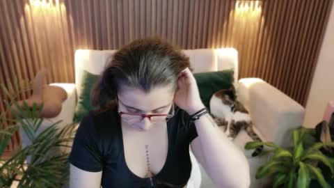 Feelena online show from 11.05.25