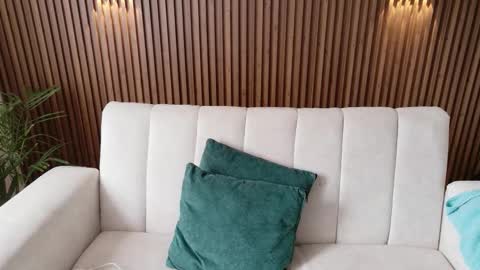 Feelena online show from 12.18.25