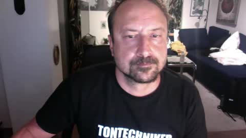 Snapshot of feetkissboy chatting on 09.27.25 feetkissboy online show from 09.27.25