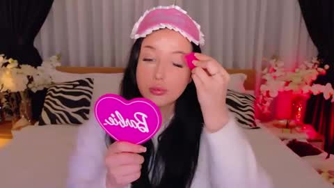 Felicia Herceg online show from 11.28.25