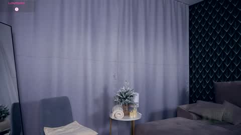 Snapshot of felissiany chatting on 12.17.25 Hello im Nova online show from 12.17.25