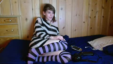 Snapshot of femboyflowers chatting on 02.07.25 femboyflowers online show from 02.07.25
