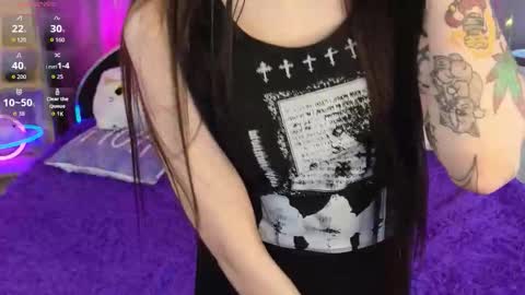 Fenilea online show from 12.15.25