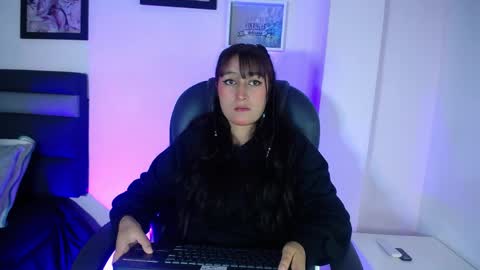 Snapshot of fenixx_19 chatting on 04.10.26 Fenix online show from 04.10.26