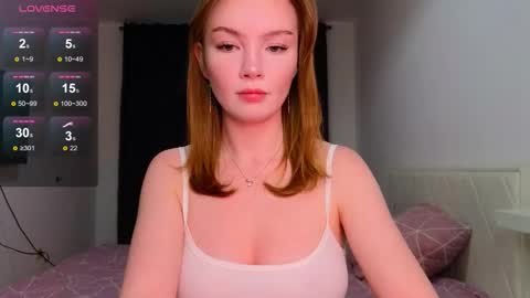 Snapshot of feral_berrys chatting on 10.12.25 Nancy online show from 10.12.25