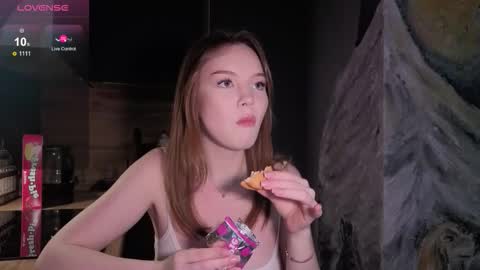 Snapshot of feral_berrys chatting on 11.22.25 Nancy online show from 11.22.25