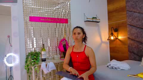 Snapshot of fernandabrown__ chatting on 04.04.26 FERNANDA BROWN online show from 04.04.26