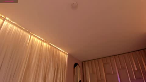 Snapshot of fernandax1_ chatting on 01.15.25 FER online show from 01.15.25