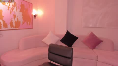 Snapshot of fernandax1_ chatting on 02.05.25 FER online show from 02.05.25
