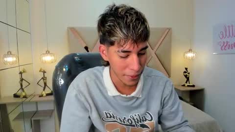 FER PHOENIX online show from 12.21.25