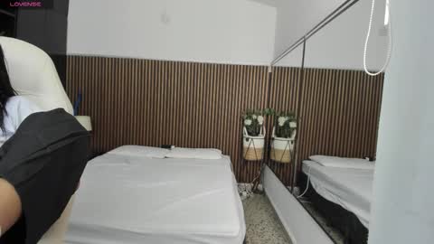 Freyja  online show from 10.30.25