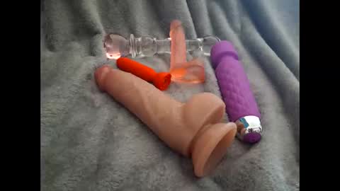 Snapshot of findingmetofindyou chatting on 10.04.25 Tiffany Tay online show from 10.04.25