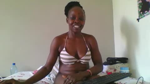Snapshot of fine_melanin chatting on 09.26.25 caro online show from 09.26.25