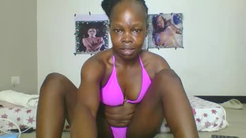 Snapshot of fine_melanin chatting on 09.29.25 caro online show from 09.29.25