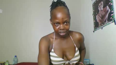 Snapshot of fine_melanin chatting on 10.04.25 caro online show from 10.04.25