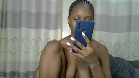 Snapshot of fine_queen12 chatting on 12.31.24 fine_queen12 online show from 12.31.24