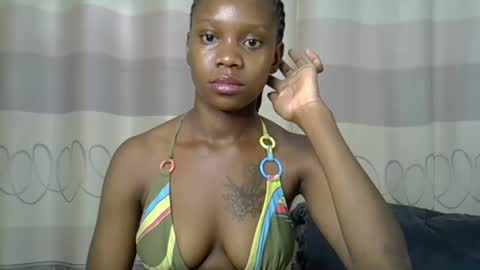 Snapshot of fine_queen12 chatting on 01.18.25 fine_queen12 online show from 01.18.25