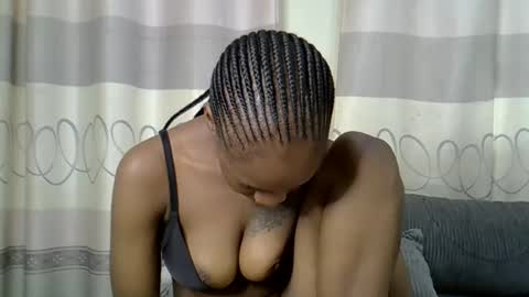 Snapshot of fine_queen12 chatting on 01.20.25 fine_queen12 online show from 01.20.25