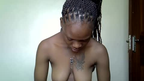 Snapshot of fine_queen12 chatting on 02.20.25 fine_queen12 online show from 02.20.25