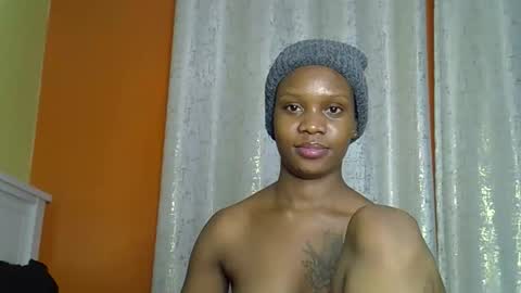 Snapshot of fine_queen12 chatting on 03.27.26 fine_queen12 online show from 03.27.26