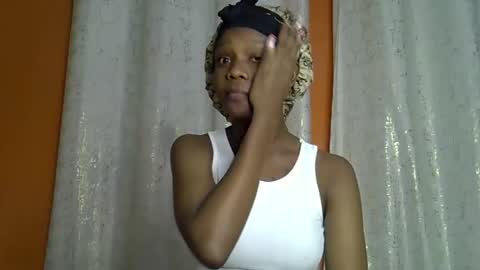 Snapshot of fine_queen12 chatting on 04.05.26 fine_queen12 online show from 04.05.26