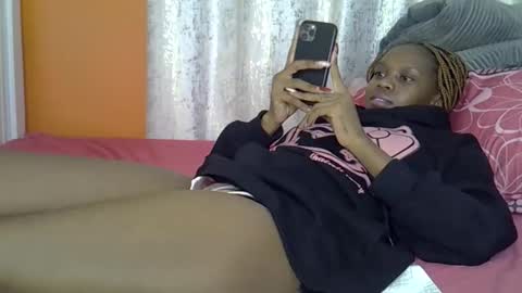 Snapshot of fine_queen12 chatting on 04.09.26 fine_queen12 online show from 04.09.26