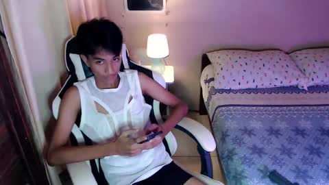Snapshot of fineboii_rey18 chatting on 12.16.25 fineboii_rey18 online show from 12.16.25