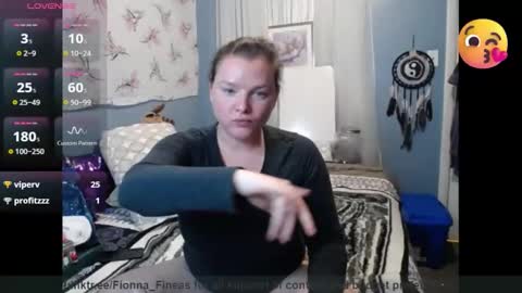 Snapshot of fionna_fineas chatting on 10.24.25 Fionna online show from 10.24.25
