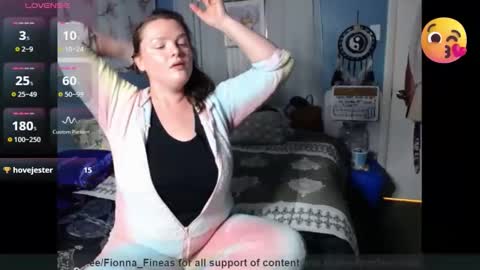 Snapshot of fionna_fineas chatting on 10.25.25 Fionna online show from 10.25.25