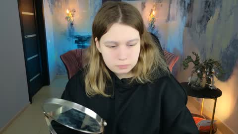 Snapshot of fioramarmoris chatting on 12.26.24 fiora online show from 12.26.24