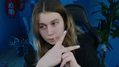 Snapshot of fioramarmoris chatting on 12.27.24 fiora online show from 12.27.24