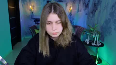 Snapshot of fioramarmoris chatting on 01.04.25 fiora online show from 01.04.25