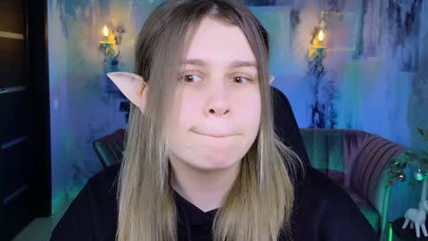 Snapshot of fioramarmoris chatting on 01.04.25 fiora online show from 01.04.25