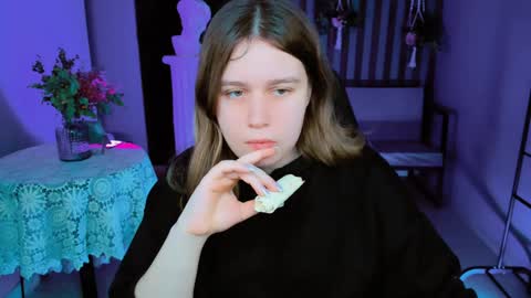 Snapshot of fioramarmoris chatting on 01.26.25 fiora online show from 01.26.25