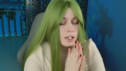 Snapshot of fioramarmoris chatting on 02.01.25 fiora online show from 02.01.25