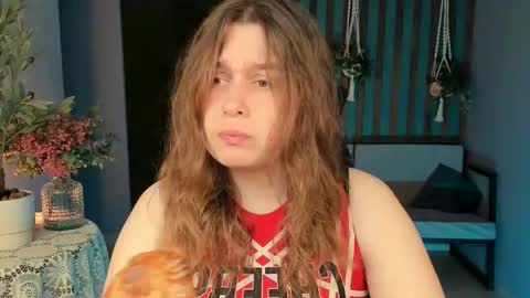 Snapshot of fioramarmoris chatting on 09.29.25 fiora online show from 09.29.25