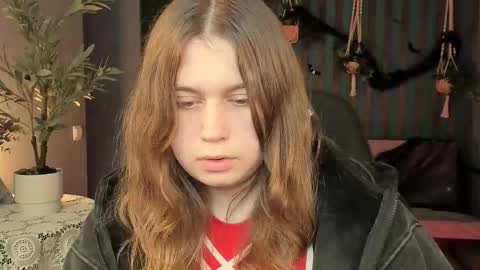 Snapshot of fioramarmoris chatting on 10.25.25 fiora online show from 10.25.25