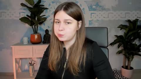 Snapshot of fioramarmoris chatting on 11.23.25 fiora online show from 11.23.25