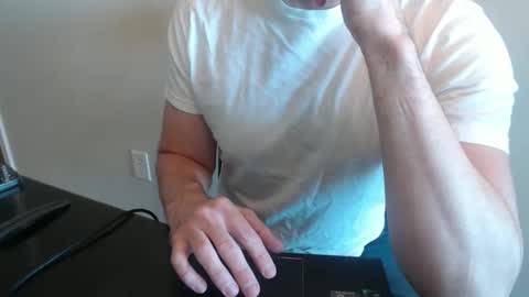 Snapshot of fithubby80 chatting on 11.05.25 fithubby80 online show from 11.05.25