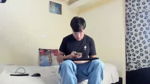 Snapshot of flakofit chatting on 11.27.25 flakofit online show from 11.27.25